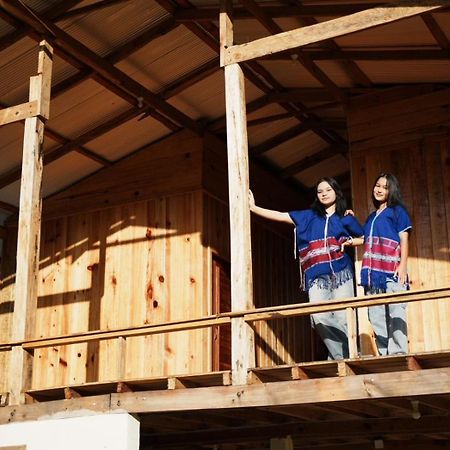 Por Joi ,Por Dee House Vandrarhem Chiang Mai Exteriör bild