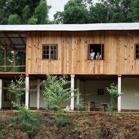 Por Joi ,Por Dee House Vandrarhem Chiang Mai Exteriör bild