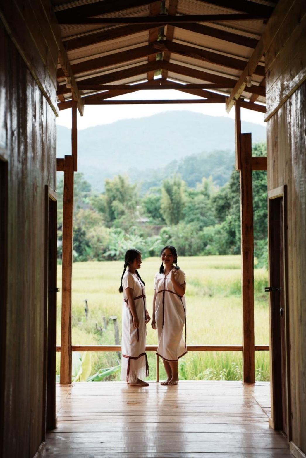 Por Joi ,Por Dee House Vandrarhem Chiang Mai Exteriör bild