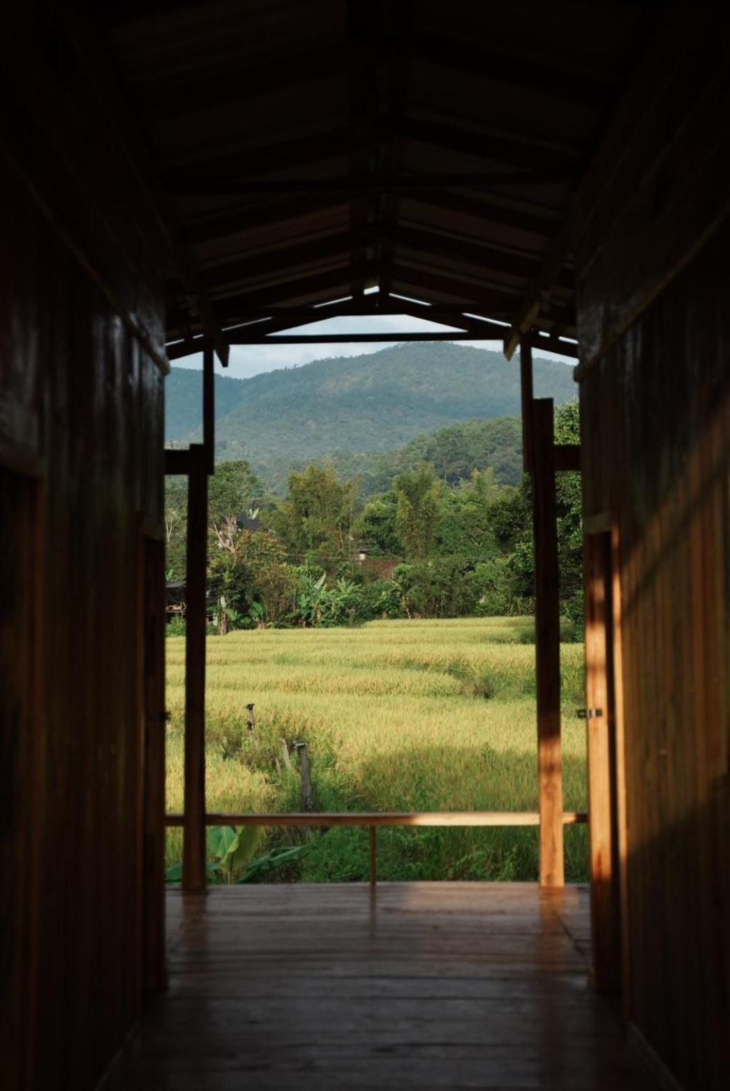 Por Joi ,Por Dee House Vandrarhem Chiang Mai Exteriör bild