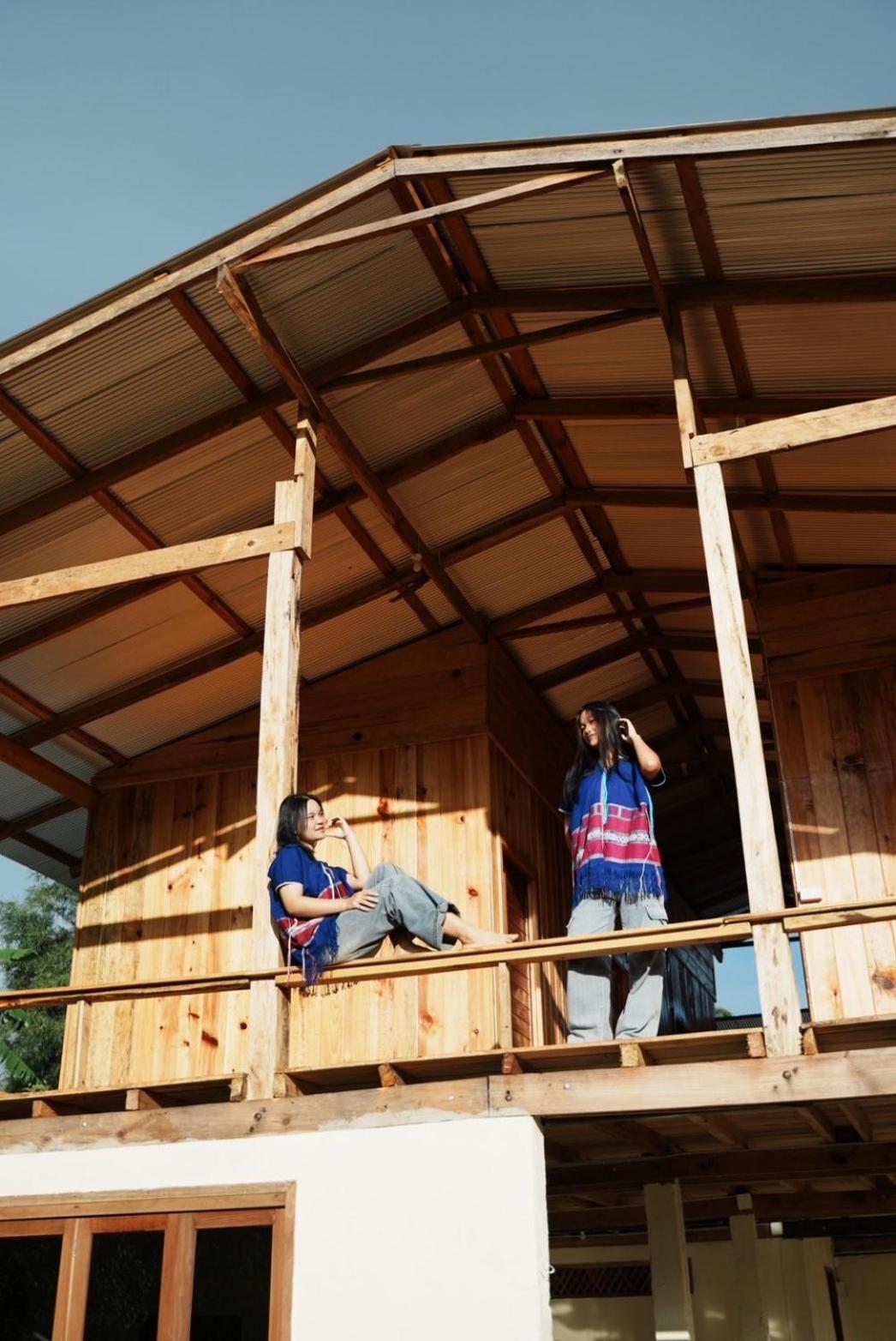 Por Joi ,Por Dee House Vandrarhem Chiang Mai Exteriör bild