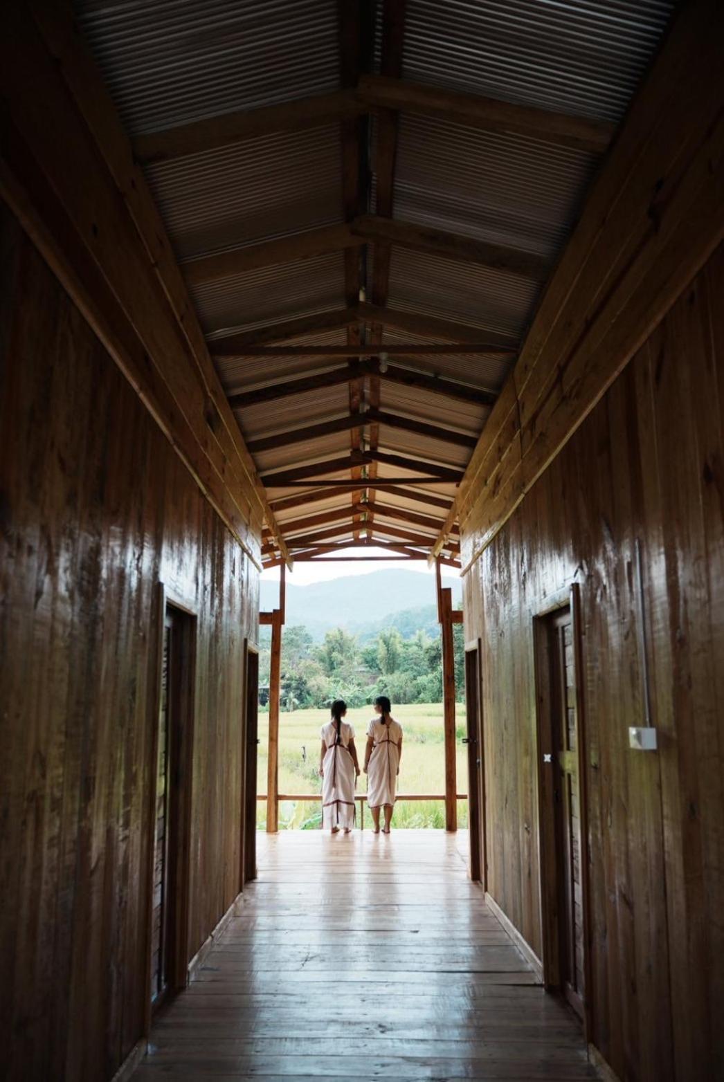 Por Joi ,Por Dee House Vandrarhem Chiang Mai Exteriör bild